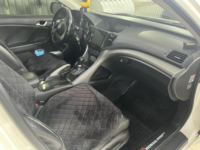 Белый Хонда Аккорд, объемом двигателя 2 л и пробегом 198 тыс. км за 10700 $, фото 7 на Automoto.ua