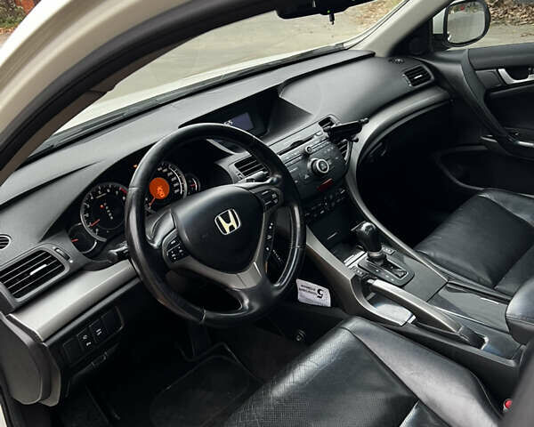 Белый Хонда Аккорд, объемом двигателя 2.35 л и пробегом 226 тыс. км за 9000 $, фото 13 на Automoto.ua