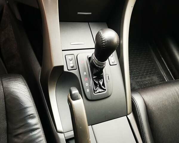 Белый Хонда Аккорд, объемом двигателя 2.35 л и пробегом 118 тыс. км за 12500 $, фото 16 на Automoto.ua