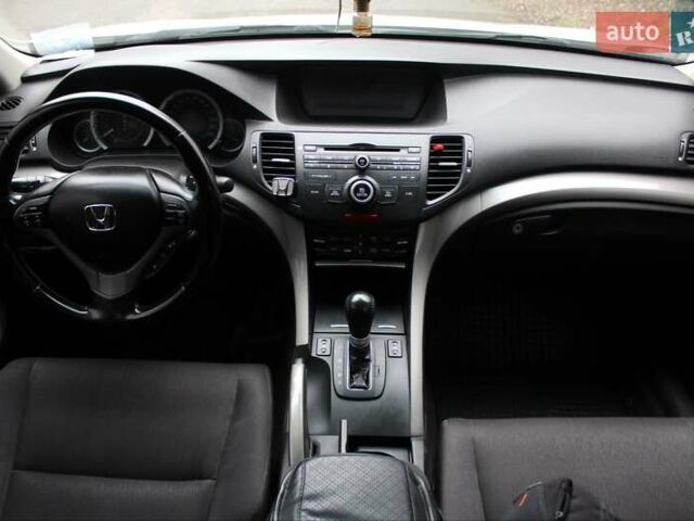 Белый Хонда Аккорд, объемом двигателя 2 л и пробегом 189 тыс. км за 9800 $, фото 24 на Automoto.ua