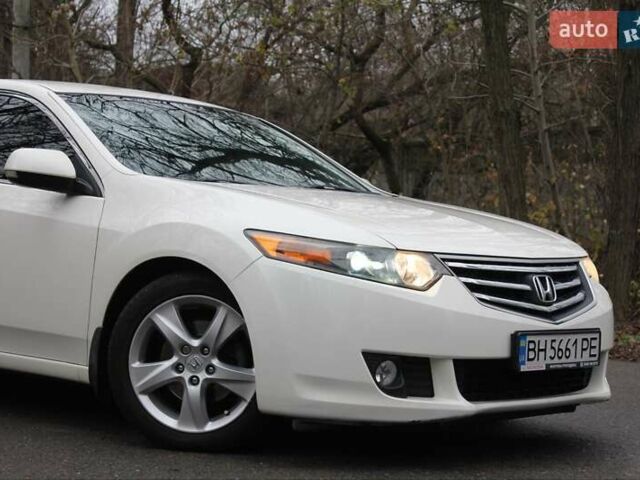 Белый Хонда Аккорд, объемом двигателя 2 л и пробегом 189 тыс. км за 9800 $, фото 6 на Automoto.ua