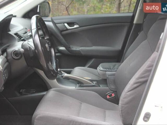 Белый Хонда Аккорд, объемом двигателя 2 л и пробегом 189 тыс. км за 9800 $, фото 21 на Automoto.ua