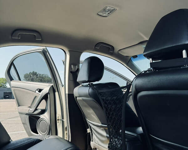 Белый Хонда Аккорд, объемом двигателя 2.2 л и пробегом 291 тыс. км за 8800 $, фото 16 на Automoto.ua