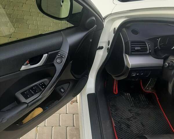 Білий Хонда Аккорд, об'ємом двигуна 2.4 л та пробігом 188 тис. км за 8000 $, фото 16 на Automoto.ua