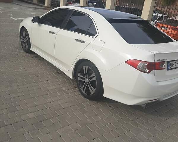 Білий Хонда Аккорд, об'ємом двигуна 2.4 л та пробігом 188 тис. км за 8000 $, фото 4 на Automoto.ua