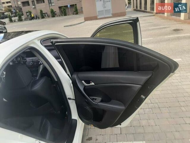 Білий Хонда Аккорд, об'ємом двигуна 2.4 л та пробігом 188 тис. км за 8000 $, фото 21 на Automoto.ua