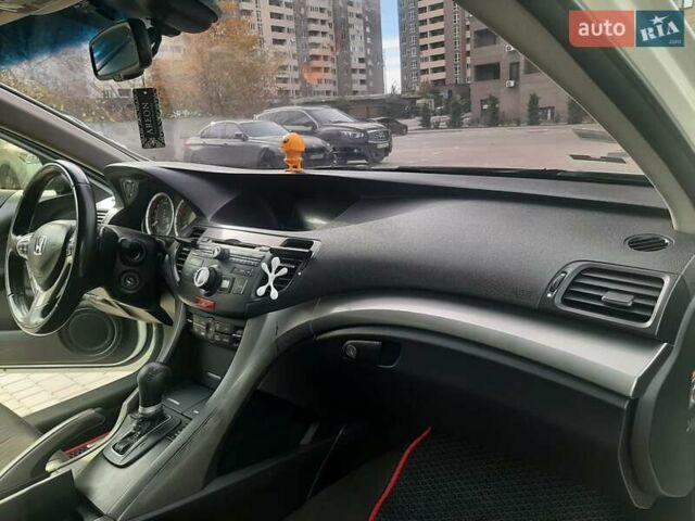 Білий Хонда Аккорд, об'ємом двигуна 2.4 л та пробігом 188 тис. км за 8000 $, фото 19 на Automoto.ua