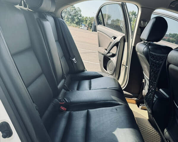 Белый Хонда Аккорд, объемом двигателя 2.2 л и пробегом 291 тыс. км за 8800 $, фото 18 на Automoto.ua