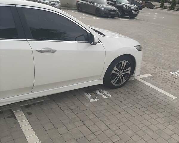 Білий Хонда Аккорд, об'ємом двигуна 2.4 л та пробігом 188 тис. км за 8000 $, фото 1 на Automoto.ua