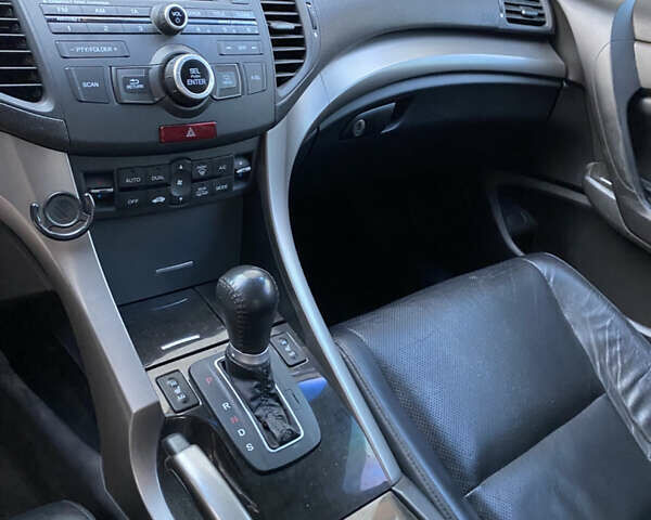 Белый Хонда Аккорд, объемом двигателя 2.35 л и пробегом 210 тыс. км за 10300 $, фото 12 на Automoto.ua