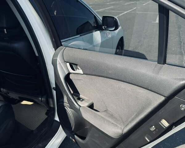 Белый Хонда Аккорд, объемом двигателя 2.2 л и пробегом 291 тыс. км за 8800 $, фото 14 на Automoto.ua