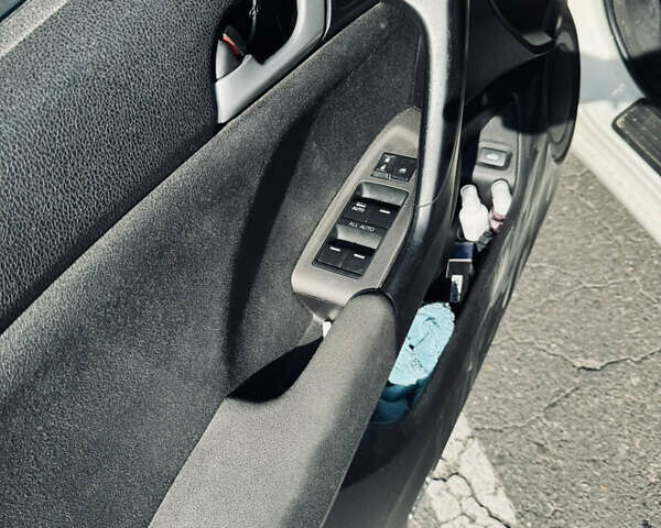 Белый Хонда Аккорд, объемом двигателя 2.2 л и пробегом 291 тыс. км за 8800 $, фото 11 на Automoto.ua