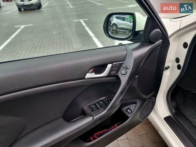 Белый Хонда Аккорд, объемом двигателя 2.35 л и пробегом 227 тыс. км за 10950 $, фото 38 на Automoto.ua