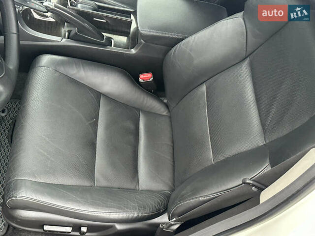 Белый Хонда Аккорд, объемом двигателя 2.4 л и пробегом 227 тыс. км за 9999 $, фото 28 на Automoto.ua