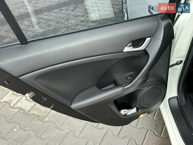 Белый Хонда Аккорд, объемом двигателя 2.4 л и пробегом 227 тыс. км за 9999 $, фото 40 на Automoto.ua