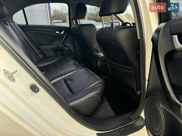 Белый Хонда Аккорд, объемом двигателя 2.35 л и пробегом 195 тыс. км за 10800 $, фото 49 на Automoto.ua