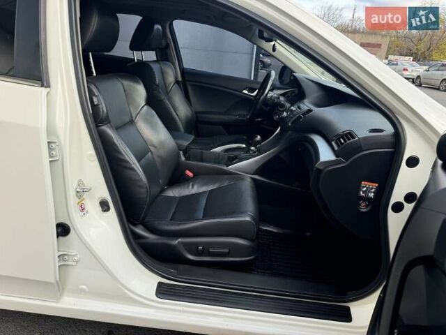 Белый Хонда Аккорд, объемом двигателя 2.35 л и пробегом 195 тыс. км за 10800 $, фото 41 на Automoto.ua