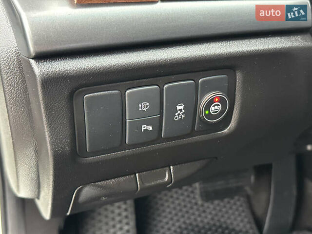 Белый Хонда Аккорд, объемом двигателя 2.4 л и пробегом 227 тыс. км за 9999 $, фото 26 на Automoto.ua