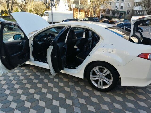 Белый Хонда Аккорд, объемом двигателя 2.4 л и пробегом 210 тыс. км за 9500 $, фото 1 на Automoto.ua