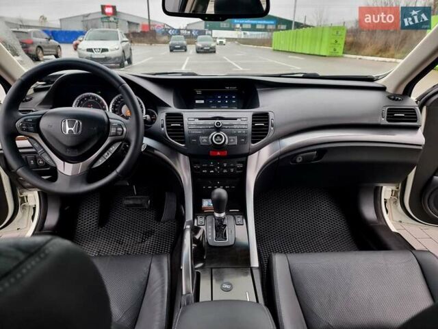 Белый Хонда Аккорд, объемом двигателя 2.35 л и пробегом 227 тыс. км за 10950 $, фото 24 на Automoto.ua