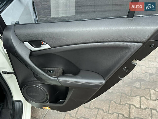 Белый Хонда Аккорд, объемом двигателя 2.4 л и пробегом 227 тыс. км за 9999 $, фото 48 на Automoto.ua