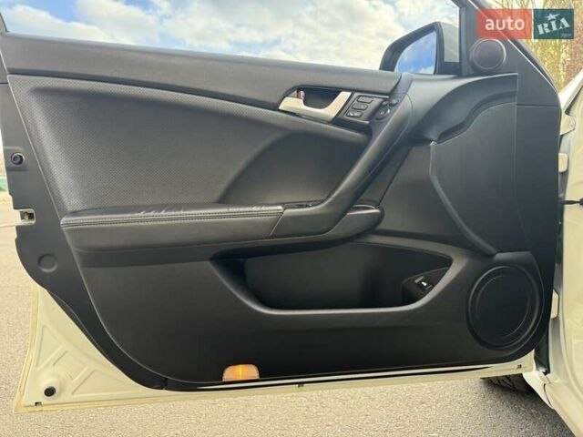 Белый Хонда Аккорд, объемом двигателя 2.35 л и пробегом 195 тыс. км за 10800 $, фото 87 на Automoto.ua