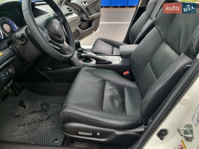 Белый Хонда Аккорд, объемом двигателя 2.35 л и пробегом 227 тыс. км за 10950 $, фото 27 на Automoto.ua