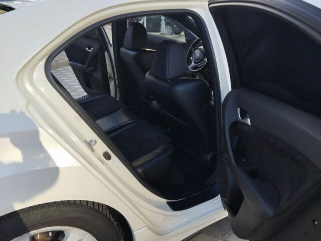 Белый Хонда Аккорд, объемом двигателя 2.4 л и пробегом 210 тыс. км за 9500 $, фото 8 на Automoto.ua