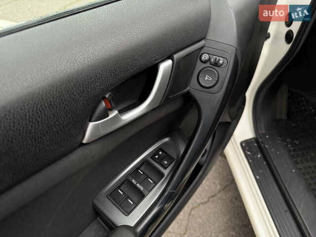 Белый Хонда Аккорд, объемом двигателя 2.2 л и пробегом 170 тыс. км за 10900 $, фото 15 на Automoto.ua