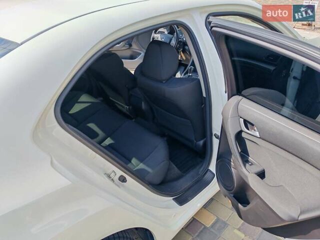 Белый Хонда Аккорд, объемом двигателя 2 л и пробегом 148 тыс. км за 10500 $, фото 12 на Automoto.ua