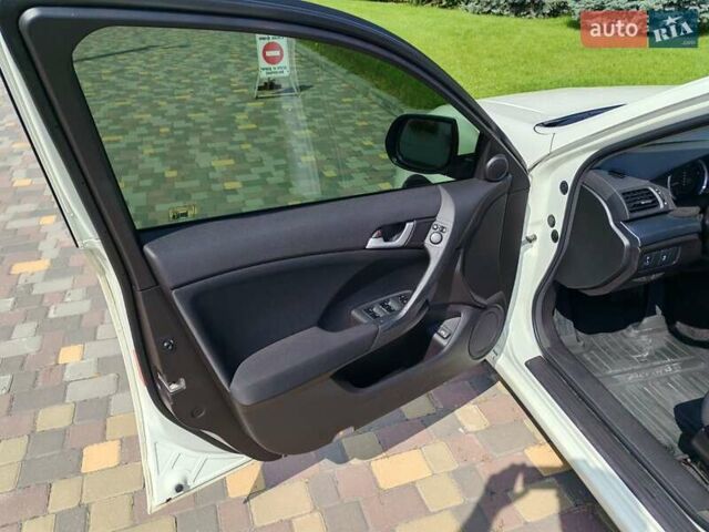Белый Хонда Аккорд, объемом двигателя 2 л и пробегом 148 тыс. км за 10500 $, фото 9 на Automoto.ua
