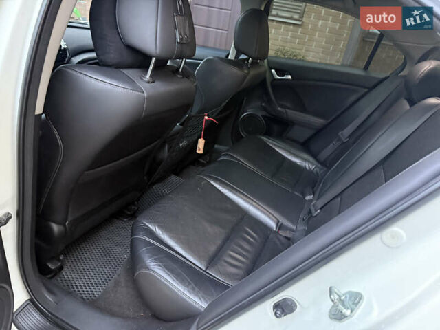 Белый Хонда Аккорд, объемом двигателя 2 л и пробегом 123 тыс. км за 11999 $, фото 26 на Automoto.ua