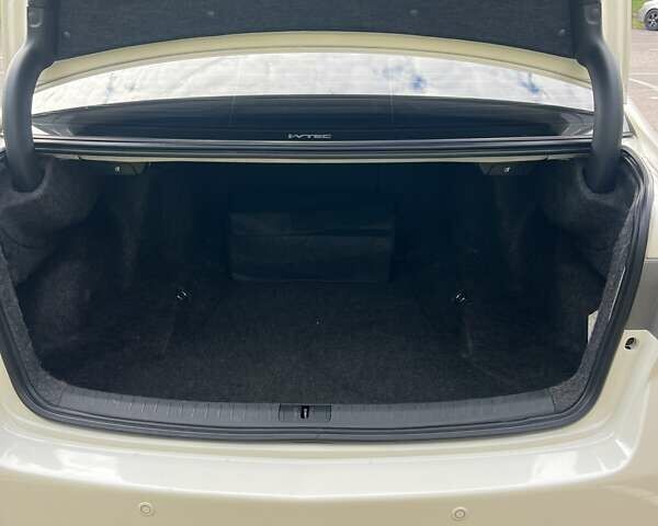 Белый Хонда Аккорд, объемом двигателя 2.4 л и пробегом 160 тыс. км за 11500 $, фото 12 на Automoto.ua