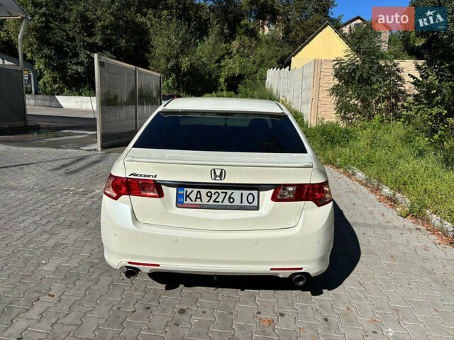 Белый Хонда Аккорд, объемом двигателя 2.35 л и пробегом 170 тыс. км за 13000 $, фото 6 на Automoto.ua