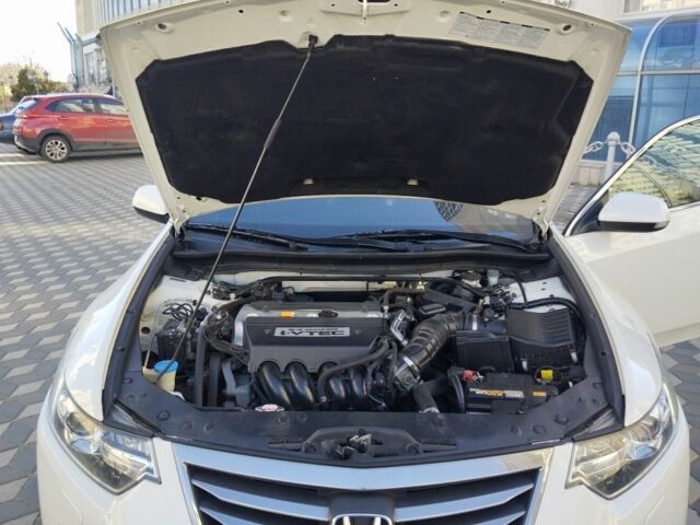 Белый Хонда Аккорд, объемом двигателя 2.4 л и пробегом 210 тыс. км за 9500 $, фото 4 на Automoto.ua