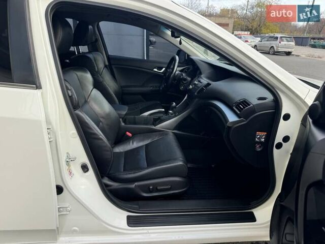 Белый Хонда Аккорд, объемом двигателя 2.35 л и пробегом 195 тыс. км за 10800 $, фото 37 на Automoto.ua