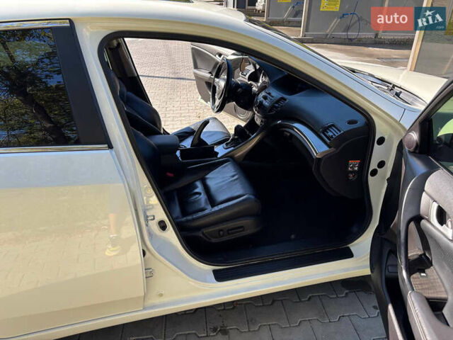 Белый Хонда Аккорд, объемом двигателя 2.35 л и пробегом 170 тыс. км за 13000 $, фото 37 на Automoto.ua