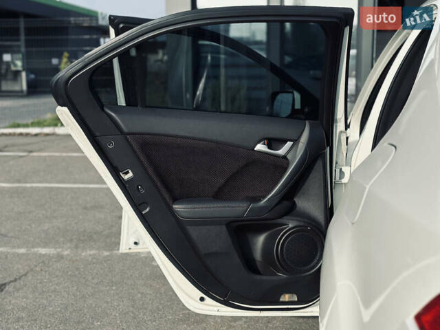 Білий Хонда Аккорд, об'ємом двигуна 2.35 л та пробігом 156 тис. км за 9999 $, фото 13 на Automoto.ua