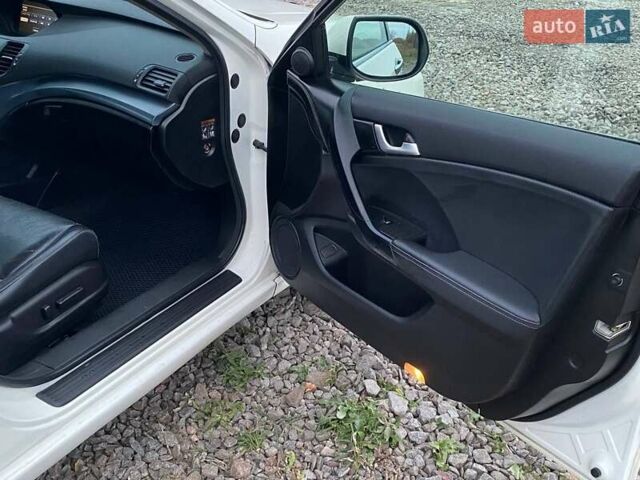 Белый Хонда Аккорд, объемом двигателя 2.4 л и пробегом 177 тыс. км за 9900 $, фото 34 на Automoto.ua