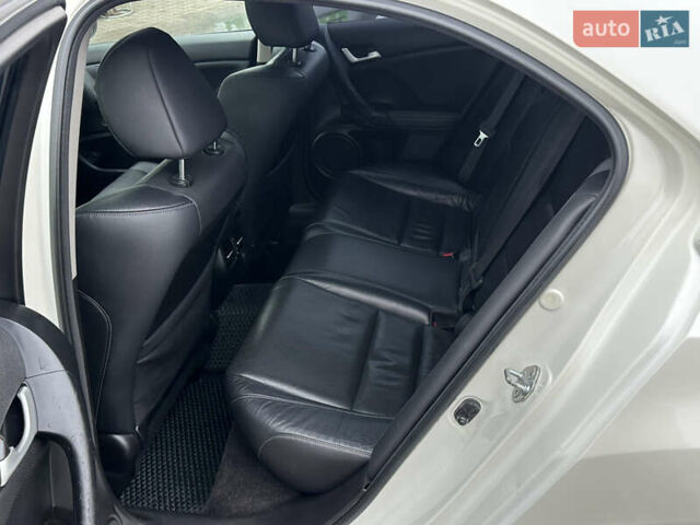 Белый Хонда Аккорд, объемом двигателя 2.4 л и пробегом 227 тыс. км за 9999 $, фото 41 на Automoto.ua