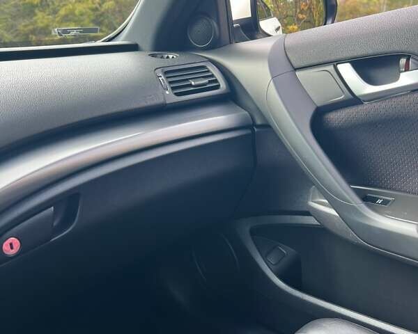 Белый Хонда Аккорд, объемом двигателя 2.4 л и пробегом 160 тыс. км за 11500 $, фото 8 на Automoto.ua