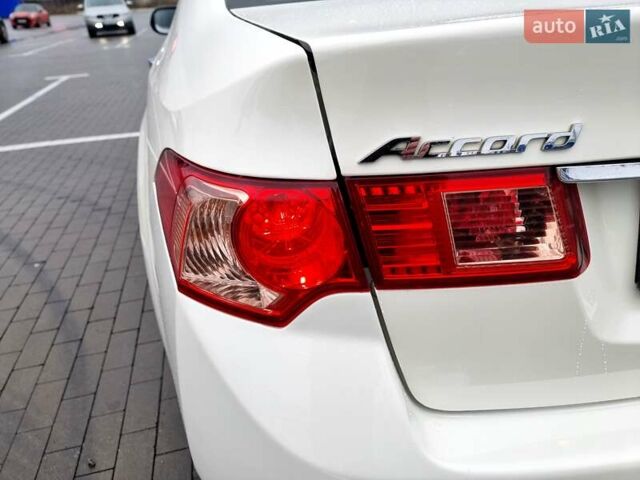 Белый Хонда Аккорд, объемом двигателя 2.35 л и пробегом 227 тыс. км за 10950 $, фото 6 на Automoto.ua