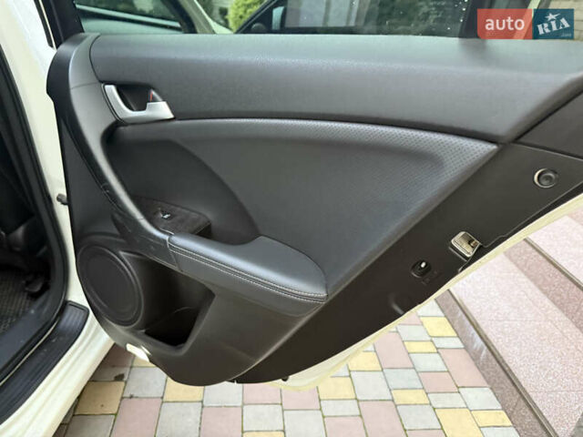 Белый Хонда Аккорд, объемом двигателя 2 л и пробегом 123 тыс. км за 11999 $, фото 15 на Automoto.ua