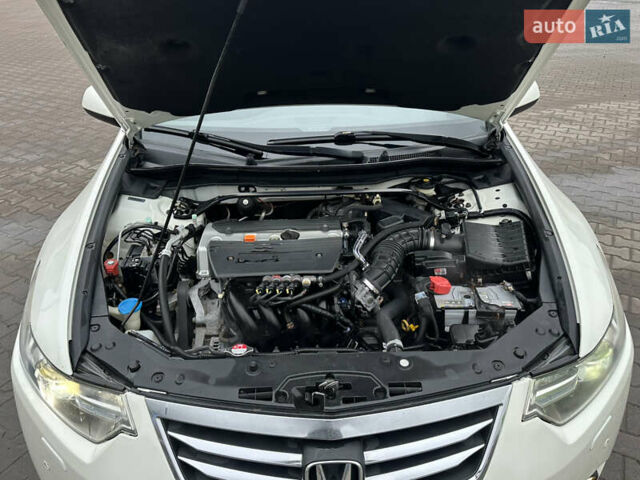 Белый Хонда Аккорд, объемом двигателя 2.4 л и пробегом 227 тыс. км за 9999 $, фото 55 на Automoto.ua