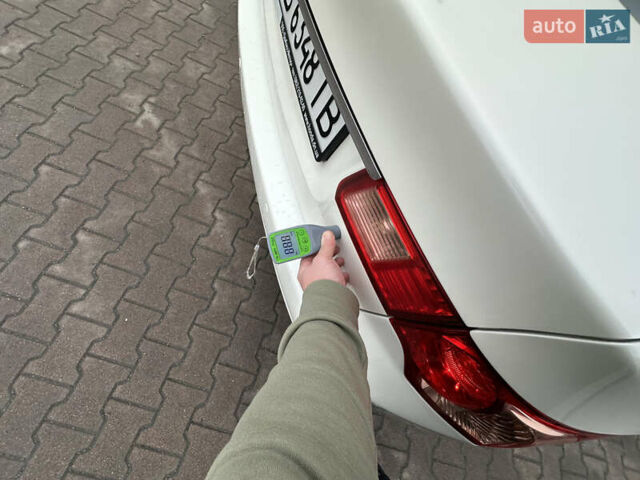 Белый Хонда Аккорд, объемом двигателя 2.4 л и пробегом 227 тыс. км за 9999 $, фото 68 на Automoto.ua