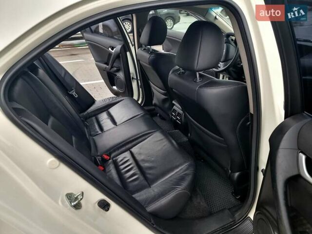 Белый Хонда Аккорд, объемом двигателя 2.35 л и пробегом 227 тыс. км за 10950 $, фото 39 на Automoto.ua