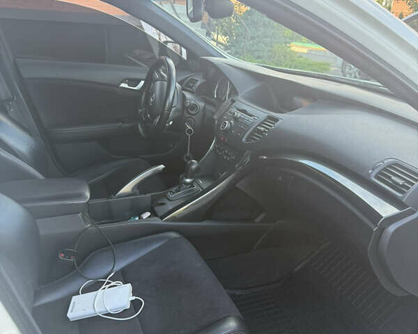 Белый Хонда Аккорд, объемом двигателя 2.35 л и пробегом 229 тыс. км за 11500 $, фото 6 на Automoto.ua