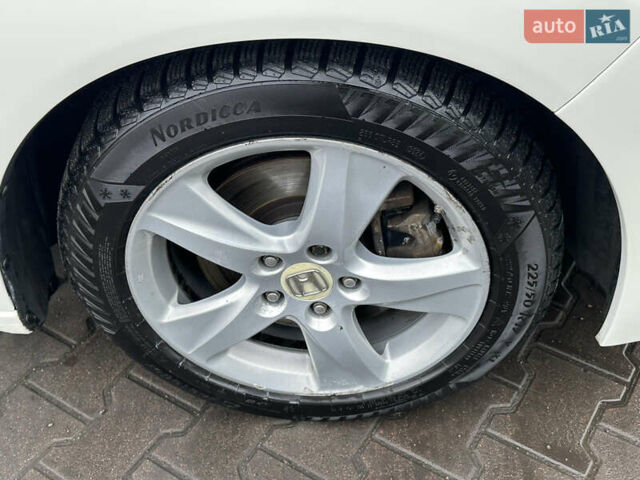 Белый Хонда Аккорд, объемом двигателя 2.4 л и пробегом 227 тыс. км за 9999 $, фото 6 на Automoto.ua