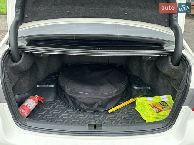 Белый Хонда Аккорд, объемом двигателя 2.4 л и пробегом 227 тыс. км за 9999 $, фото 45 на Automoto.ua