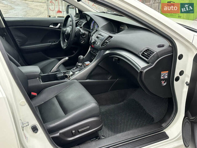 Белый Хонда Аккорд, объемом двигателя 2.4 л и пробегом 227 тыс. км за 9999 $, фото 51 на Automoto.ua